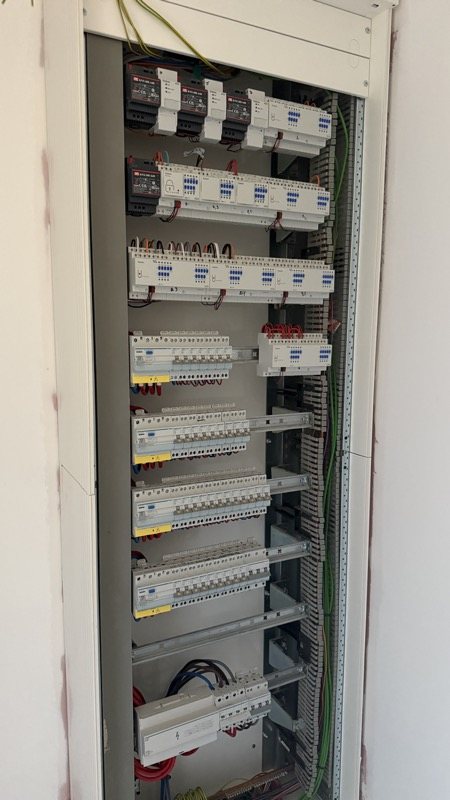 KNX control cabinet wired by LG Electricite